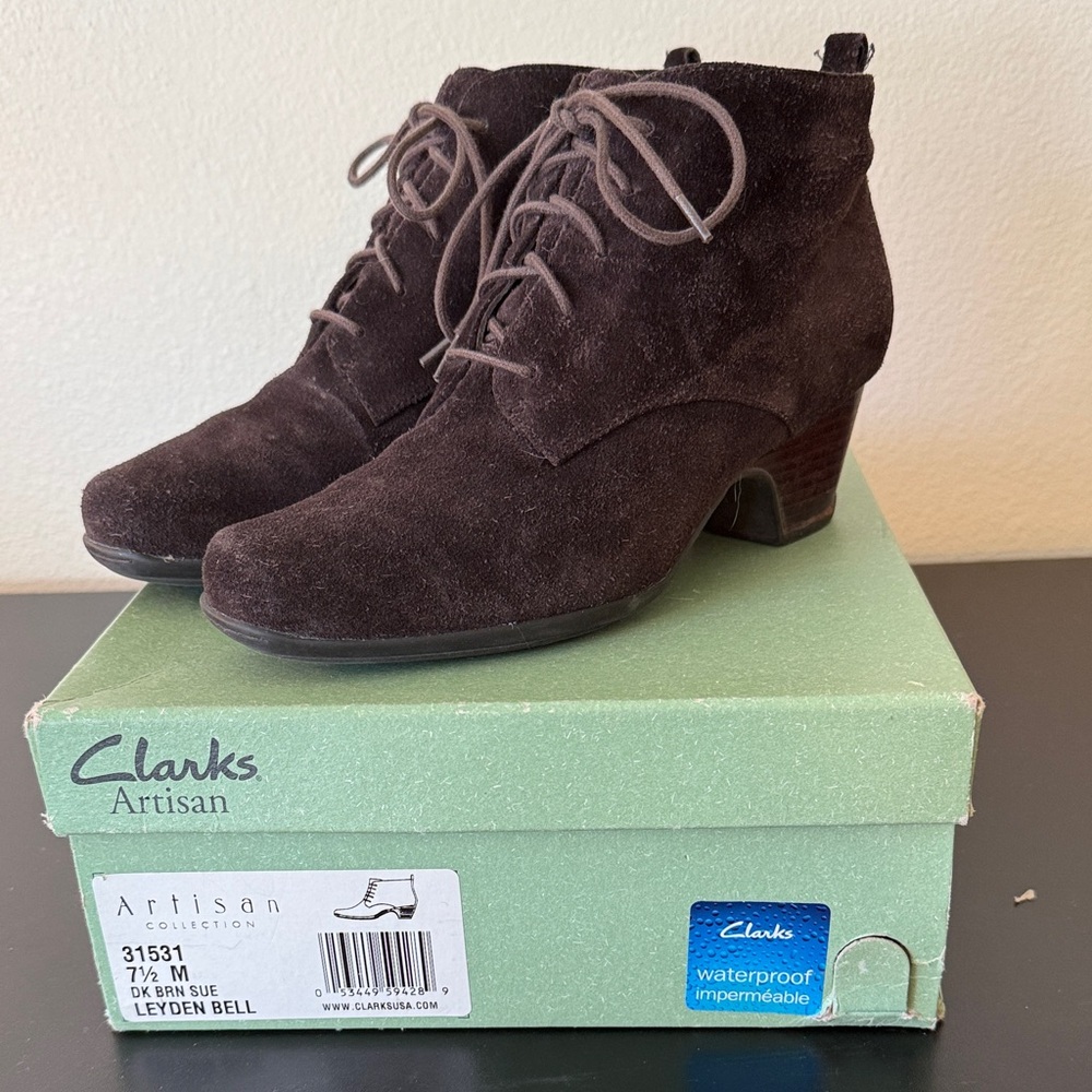 Clarks Artisan Dark Brown Suede Ankle Booties, Waterproof, Size 7-1/2 M.